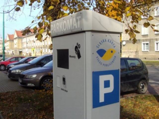 W strefie płatnego parkowania chwilowo bez opłat